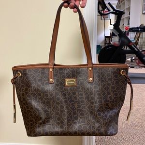 Barely used-Calvin Klein Tote